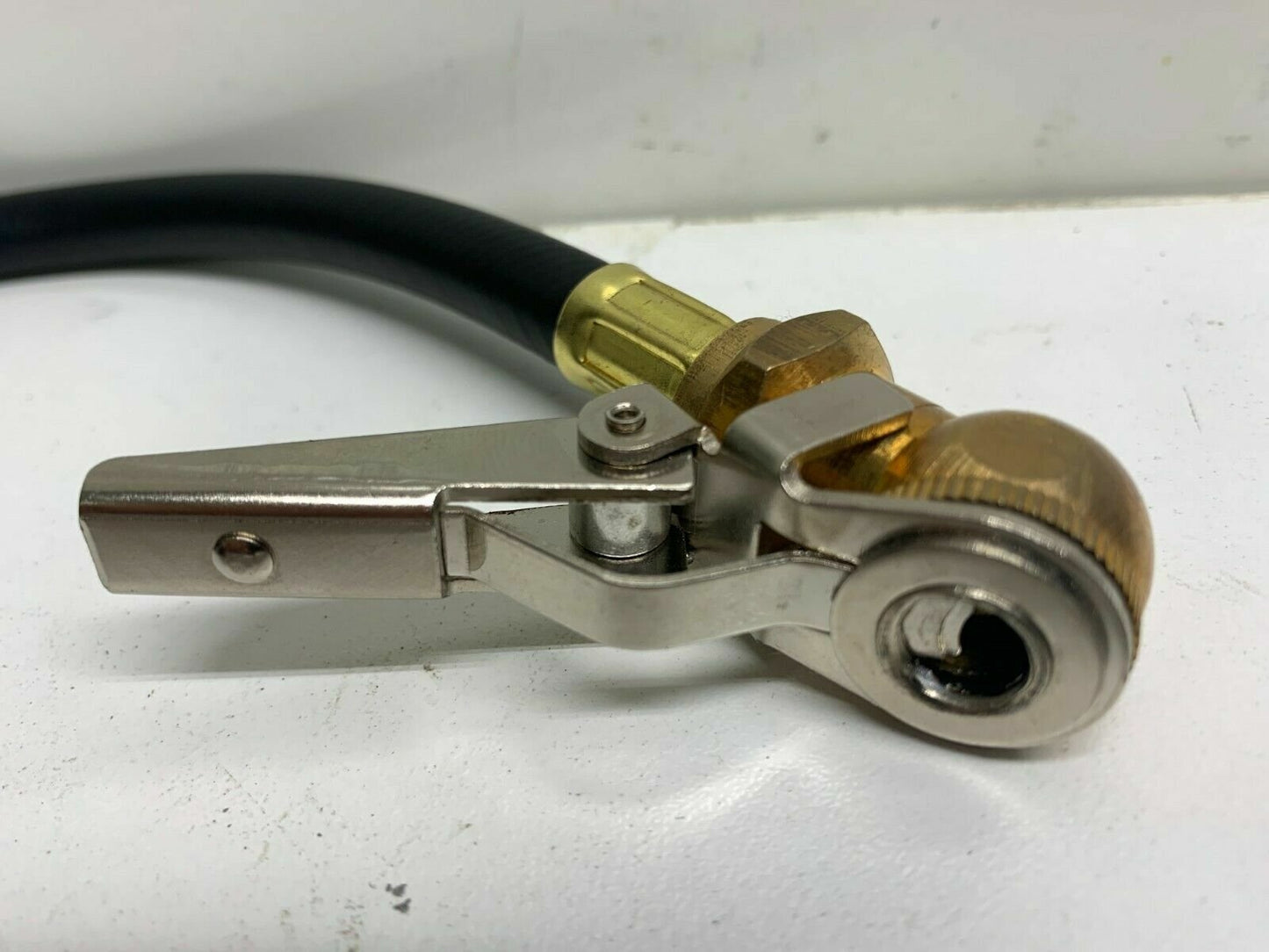 INSTOCK Kleinn 59830 Tire Gauge With Pressure Relief